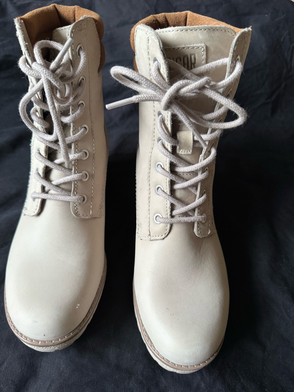 Cougar waterproof size 10 M nwot lace up boots. Nubuck , 2" heel